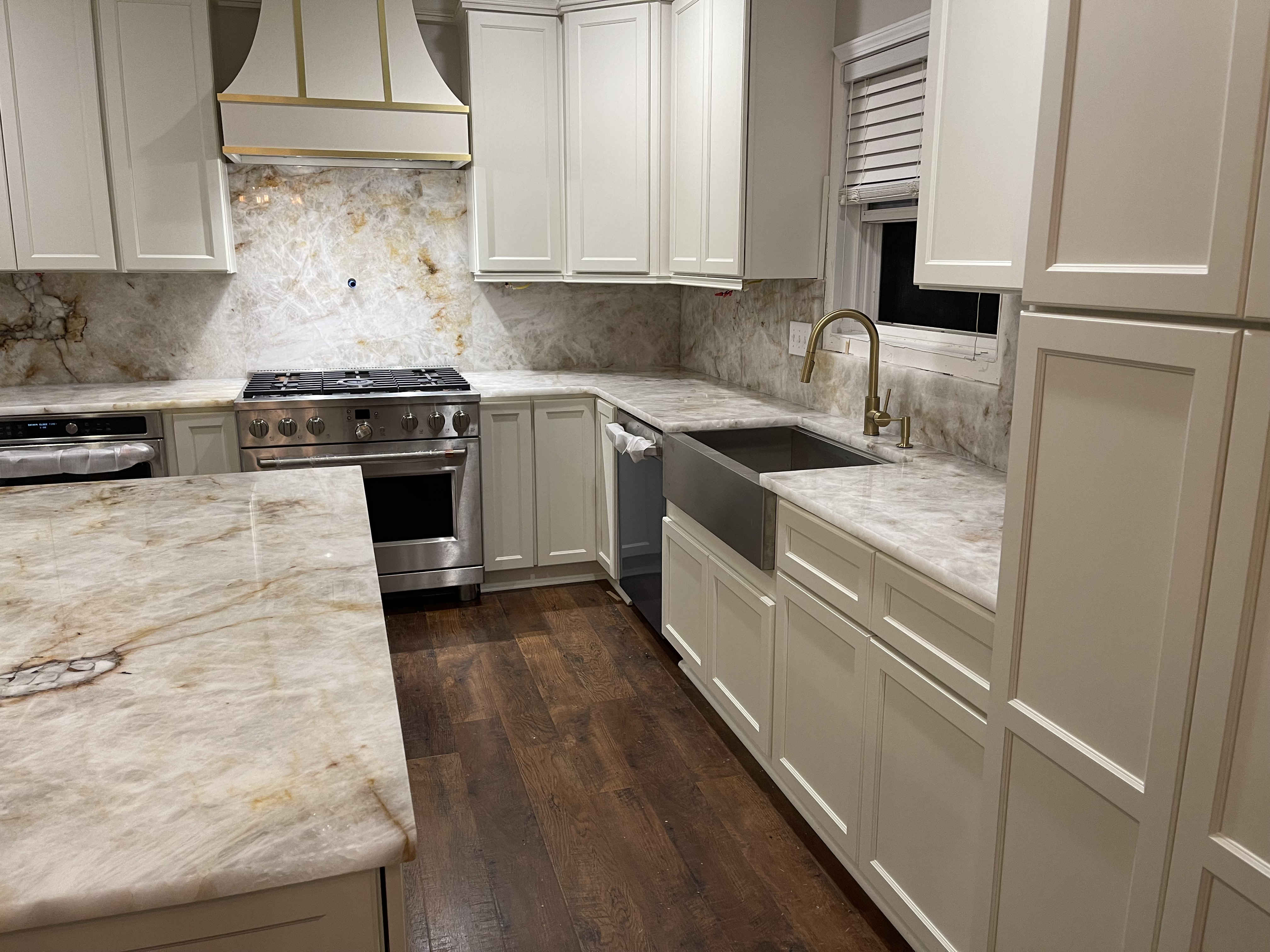 Luxury Kitchen with Granite Countertops